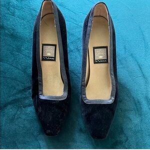 Nina Vintage Black Velvet Pointed Toe Pumps Comfortable Block Heels Size 7.5